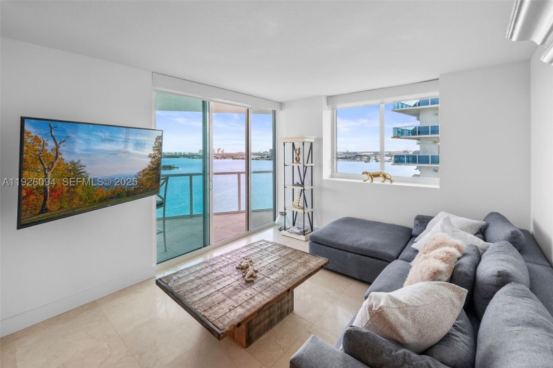 Condo for sale at Onyx On The Bay 1801
