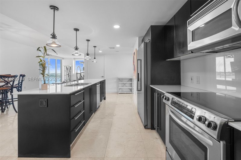 Condo for sale at Onyx On The Bay 1801