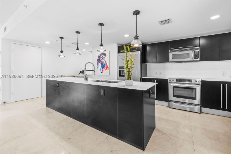 Condo for sale at Onyx On The Bay 1801
