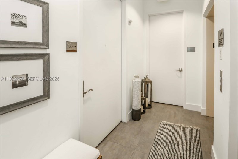 Comprar apartamento no Trump Tower Three 3702