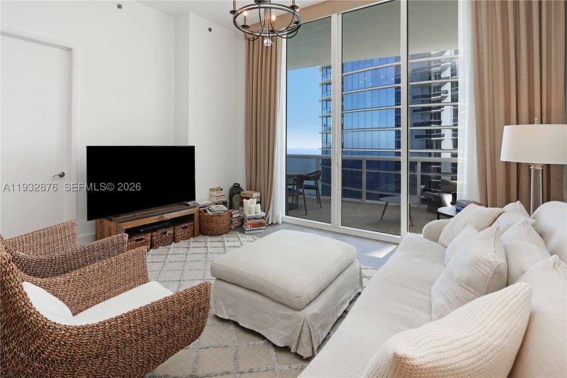 Comprar apartamento no Trump Tower Three 3702