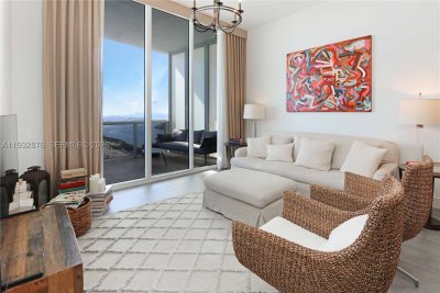 Comprar apartamento no Trump Tower Three 3702
