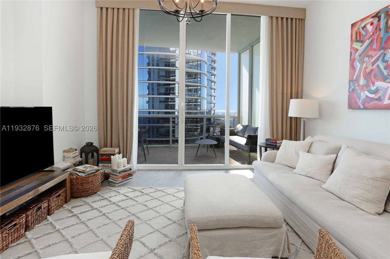 Comprar apartamento no Trump Tower Three 3702