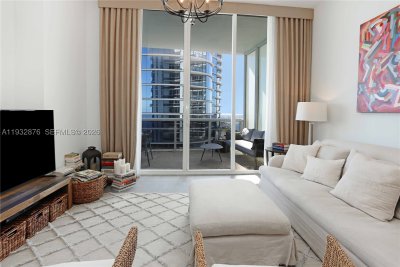 Comprar apartamento no Trump Tower Three 3702