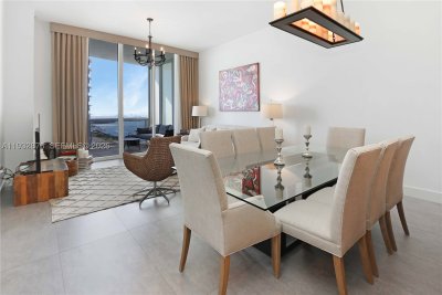 Comprar apartamento no Trump Tower Three 3702