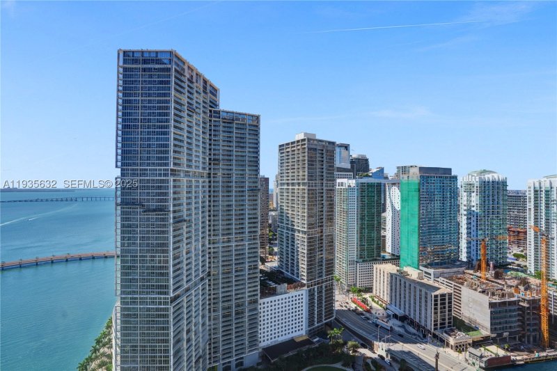 Comprar apartamento en Aston Martin Residences 3704C