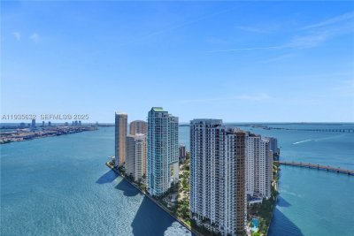 Comprar apartamento no Aston Martin Residences 3704C