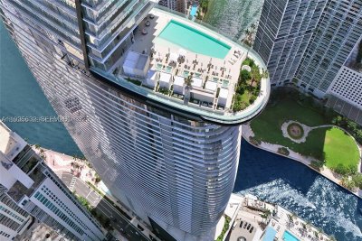 Comprar apartamento no Aston Martin Residences 3704C