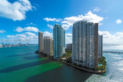 Comprar apartamento no Aston Martin Residences 1901