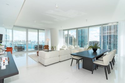 Comprar apartamento no Aston Martin Residences 1901