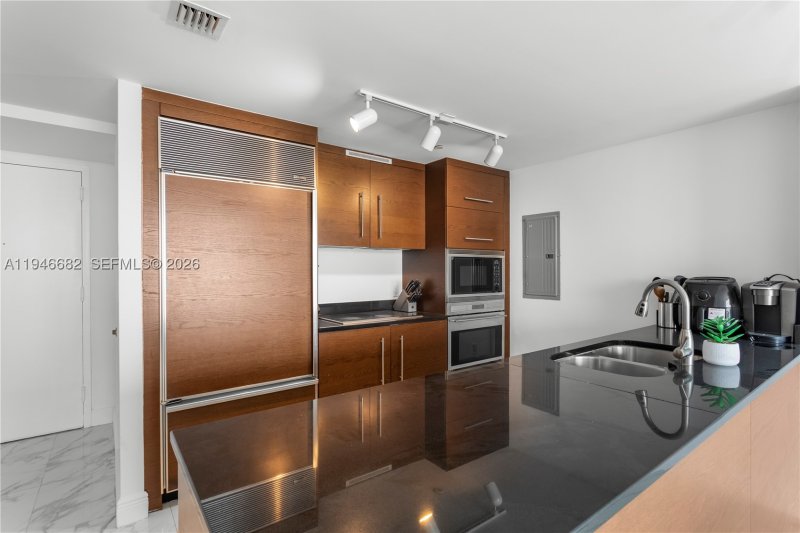 Condo for sale at Icon Brickell Tower I 5505