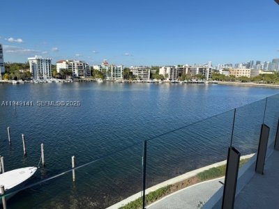 Comprar apartamento en Vita at Grove Isle S503