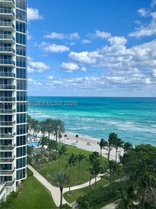 Aluguel de apartamento no Aventura Beach Club 823