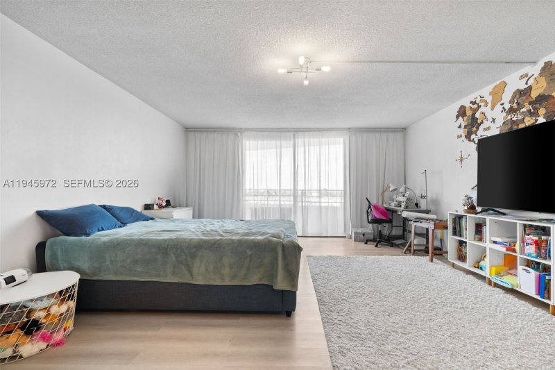Condo for sale at Olympus Towers 606