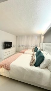 Aluguel de apartamento no The Collins Condo 1206