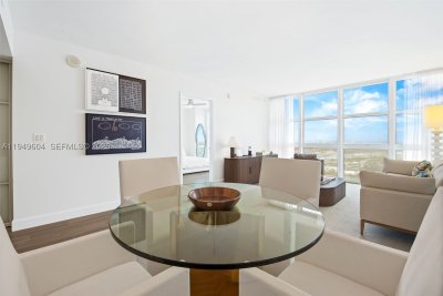 Comprar apartamento no 50 Biscayne 3904
