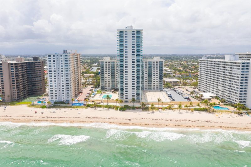 Apartment for rent at Playa Del Mar 712