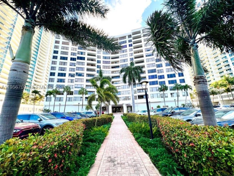 Apartment for rent at Alexander Towers 619