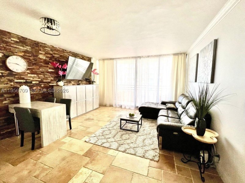 Apartment for rent at Alexander Towers 619