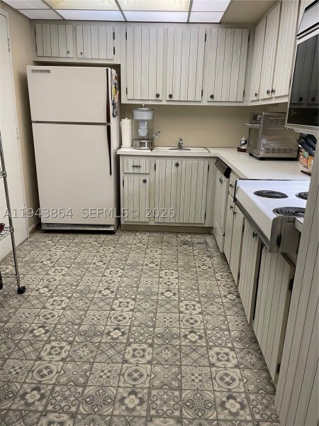 Condo for sale at Maison Grande 1232