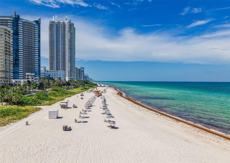 Condo for sale at Maison Grande 1232