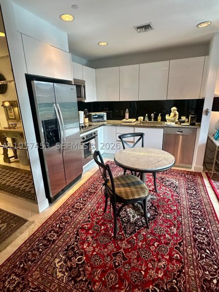 Apartment for rent at Avenue on Brickell 1050 Tower 818