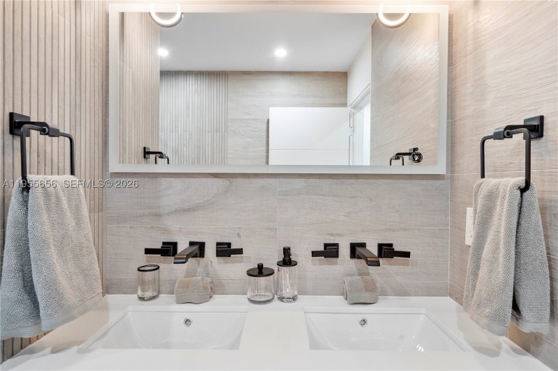 Comprar apartamento en Roney Palace 1633