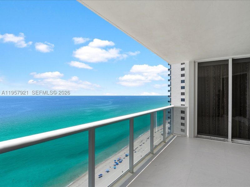 Aluguel de apartamento no Ocean Two 2503