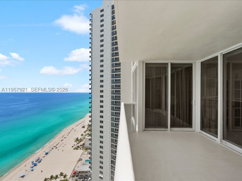 Aluguel de apartamento no Ocean Two 2503