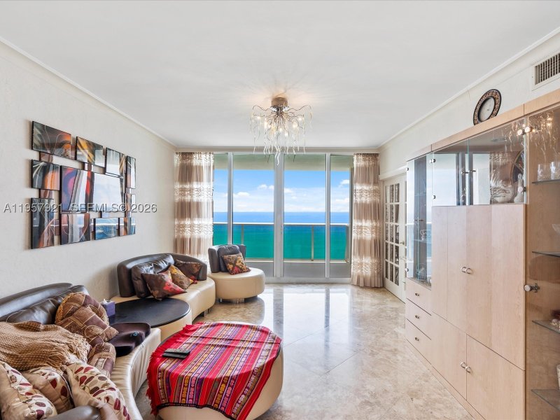 Aluguel de apartamento no Ocean Two 2503