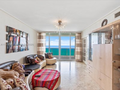 Aluguel de apartamento no Ocean Two 2503