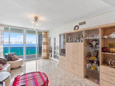Aluguel de apartamento no Ocean Two 2503