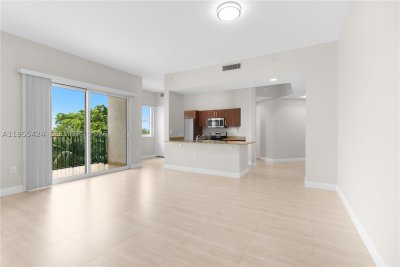 Comprar apartamento en Turnberry Village 402