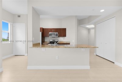 Comprar apartamento en Turnberry Village 402
