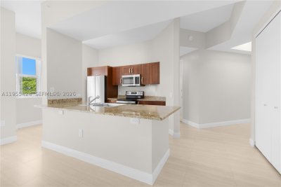 Comprar apartamento en Turnberry Village 402