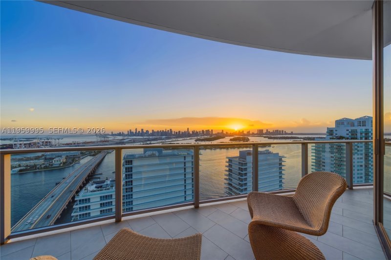 Comprar apartamento no Five Park Miami Beach 2903