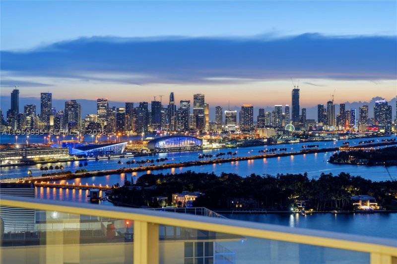 Comprar apartamento no Five Park Miami Beach 2903