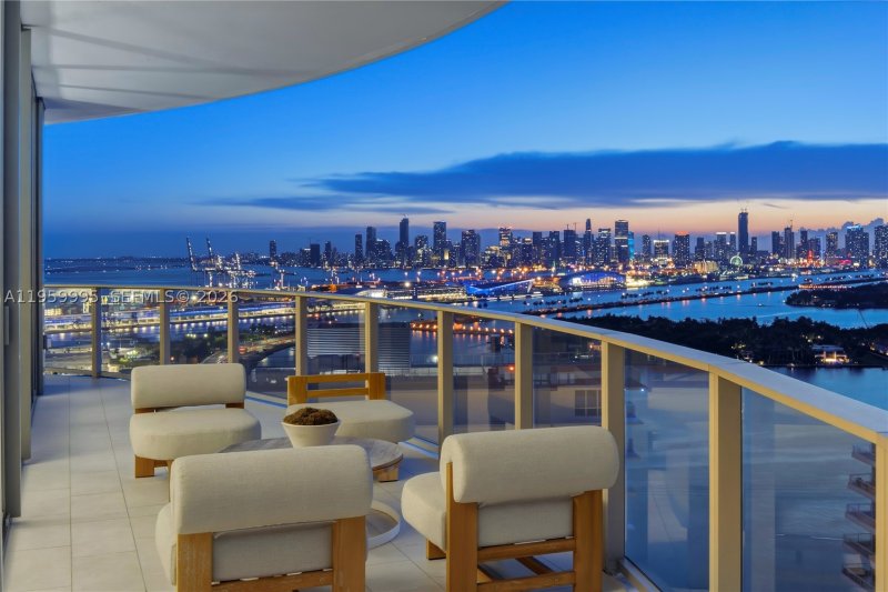 Comprar apartamento no Five Park Miami Beach 2903