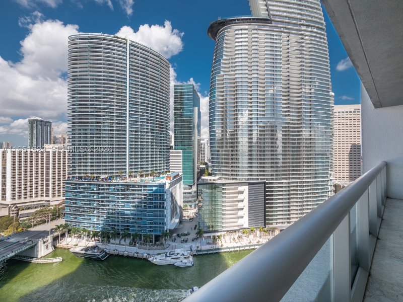 Condo for sale at Icon Brickell Tower I 2304