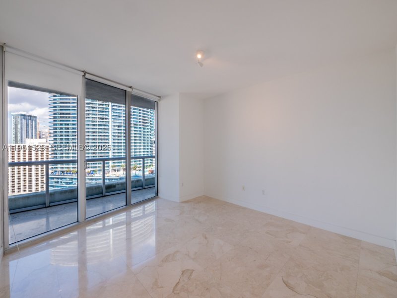 Condo for sale at Icon Brickell Tower I 2304