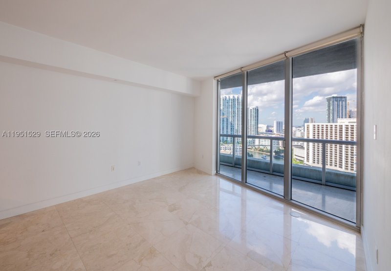 Condo for sale at Icon Brickell Tower I 2304