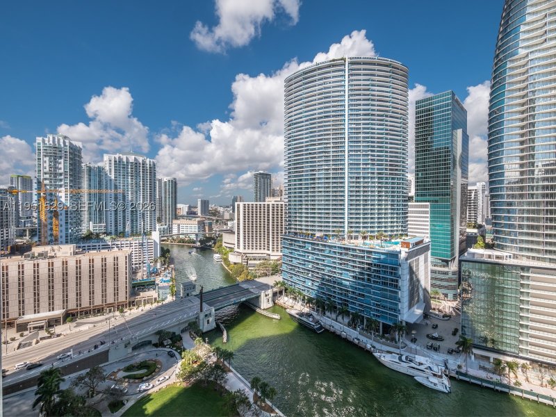 Condo for sale at Icon Brickell Tower I 2304
