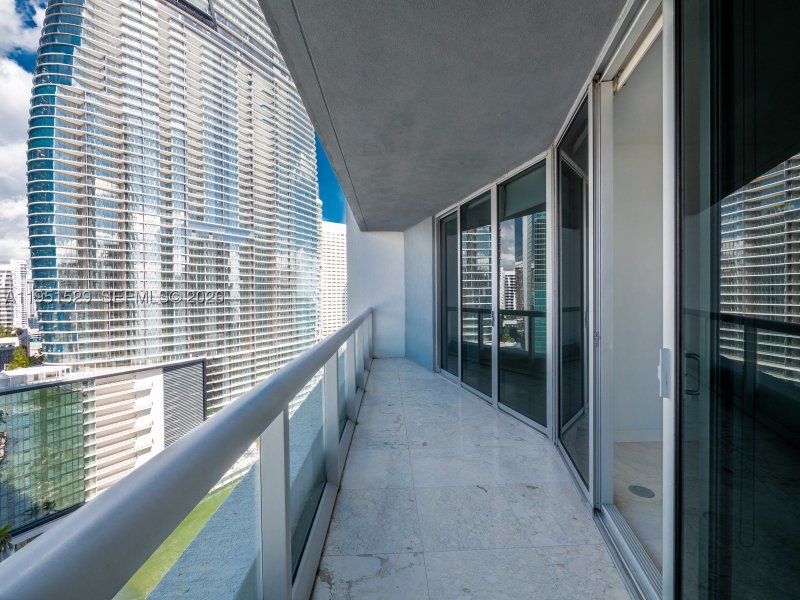 Condo for sale at Icon Brickell Tower I 2304