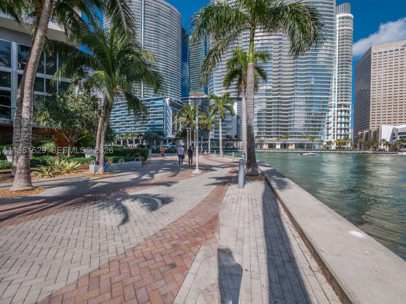 Condo for sale at Icon Brickell Tower I 2304