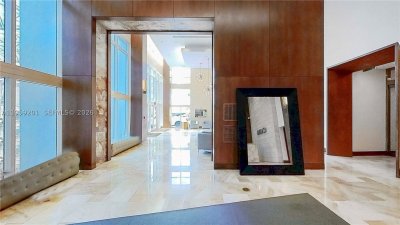 Comprar apartamento no Brickell on the River North 2408