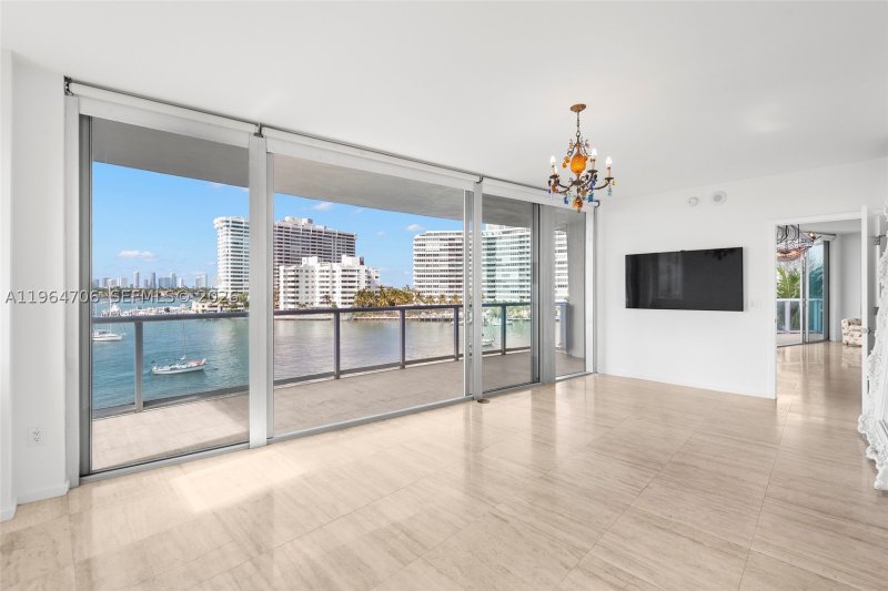 Condo for sale at Capri Ana 501