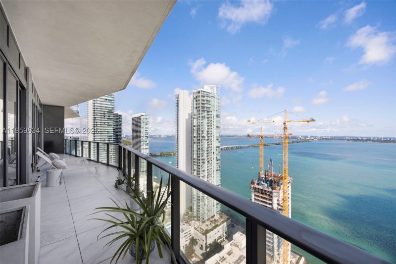 Condo for sale at Icon Bay PH 4002