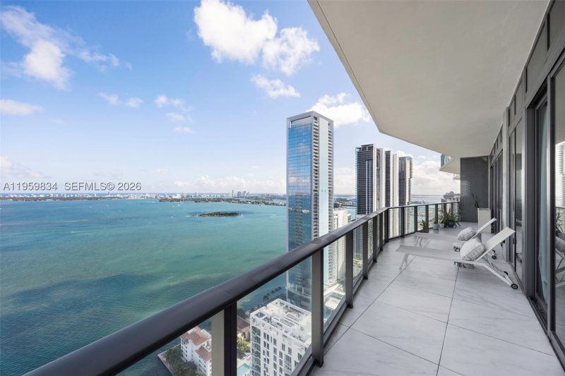 Condo for sale at Icon Bay PH 4002