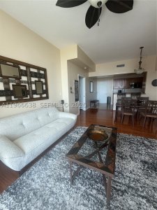 Aluguel de apartamento no Duo Condo 2505E