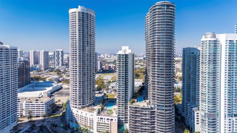 Condo for sale at Opera Tower 4507